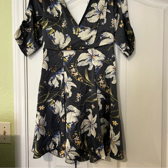 Cinq Á Sept Anders Dress size 4, new without tags - Picture 2 of 16